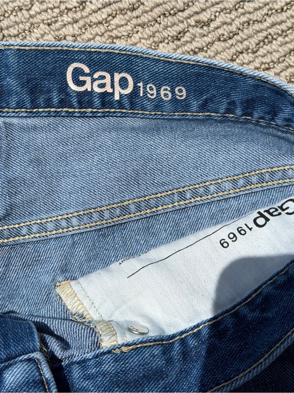 GAP Sexy Boyfriend Shorts Denim Blue Distressed Jean Stretchy High-Rise Size 27 - Picture 8 of 9